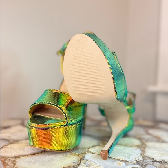 NEW Steve Madden Iridescent Green-Gold Metallic Platform Heels SIZE 5 - Picture 8 of 8